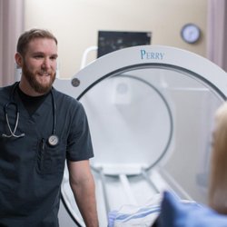 R3 Wound Care & Hyperbarics - hyperbaric technician with patient
