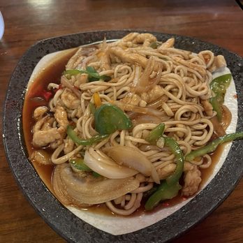 Master Noodle - Edina - 2. Garlic Chicken Fried Noodles - Noodles Near Me - Edina, Minnesota