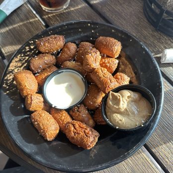 Broken Oar - Pretzel bites with cheese and spicy mustard. - American Near Me - Port Barrington, Illinois