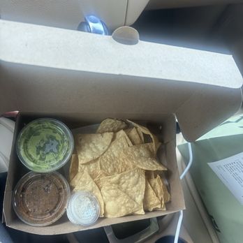 Loqui - Chips guac with salsa - Mexican Near Me - Woodland Hills, California Loqui - Chips guac with salsa - Mexican Near Me - Woodland Hills, California
