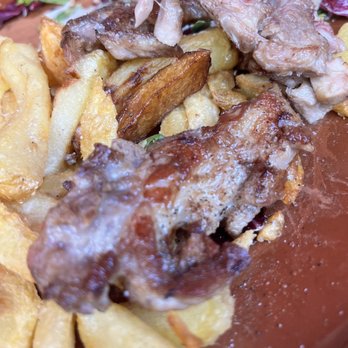 Universal People Bar - Lambchops (there were 6 chops with French fries: made a nice "tapa" for €15.) - Tapas Bars Near Me - Seville, SE