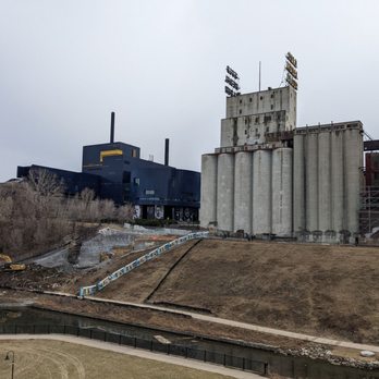 Stone Arch Bridge - Closer look at a few abandoned flour mills - Landmarks & Historical Buildings Near Me - Minneapolis, Minnesota Stone Arch Bridge - Closer look at a few abandoned flour mills - Landmarks & Historical Buildings Near Me - Minneapolis, Minnesota