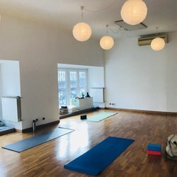 Zem Yoga Studio Roma - Spacious studio - the teacher's knowledge was impeccable!