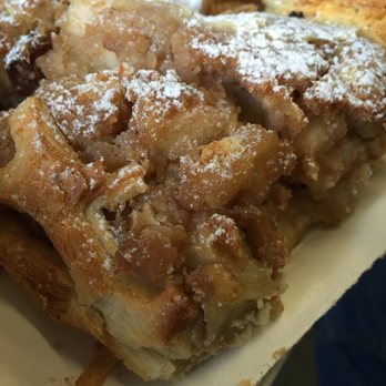 Der Bäcker Ruetz - Flaky apple strudel stuffed with spicy cinnamon and crispy fresh apples. - Bakeries Near Me - Innsbruck, 7