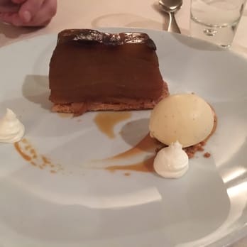 Pomze - Some sort of apple tart with vanilla ice cream. Very good!! - French Near Me - Paris, 75