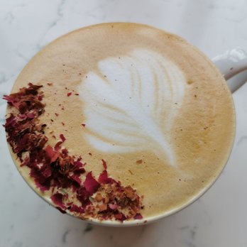 Pomarosa Coffee Shop & Kitchen - Rosa latte - Venezuelan Near Me - Toronto, Ontario