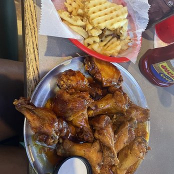 Pluckers Wing Bar - Grapevine - Spicy garlic Parmesan and Vampire Killer - Chicken Wings Near Me - Grapevine, Texas Pluckers Wing Bar - Grapevine - Spicy garlic Parmesan and Vampire Killer - Chicken Wings Near Me - Grapevine, Texas