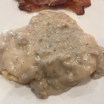 Star Bar Grill - Biscuits and gravy with a side of bacon - American Near Me - Branson, Missouri