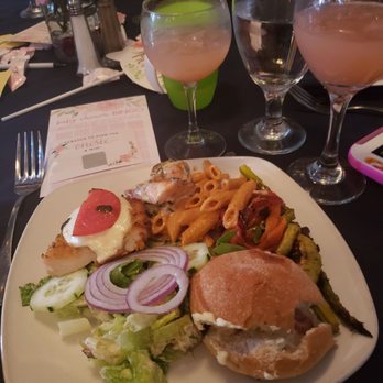 Sea Levels - Great food! Chicken, salmon, penne vodka, warm cranberry roll, roasted veggies and Cesar salad - Seafood Near Me - Brightwaters, New York