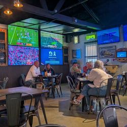 Ormond Garage - So. Many screens