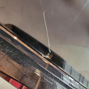 Quick and Careful Moving - Close up of the crack in the screen. - Movers Near Me - Grand Rapids, Michigan Quick and Careful Moving - Close up of the crack in the screen. - Movers Near Me - Grand Rapids, Michigan