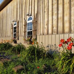 Jemn View Farm - Front of barn