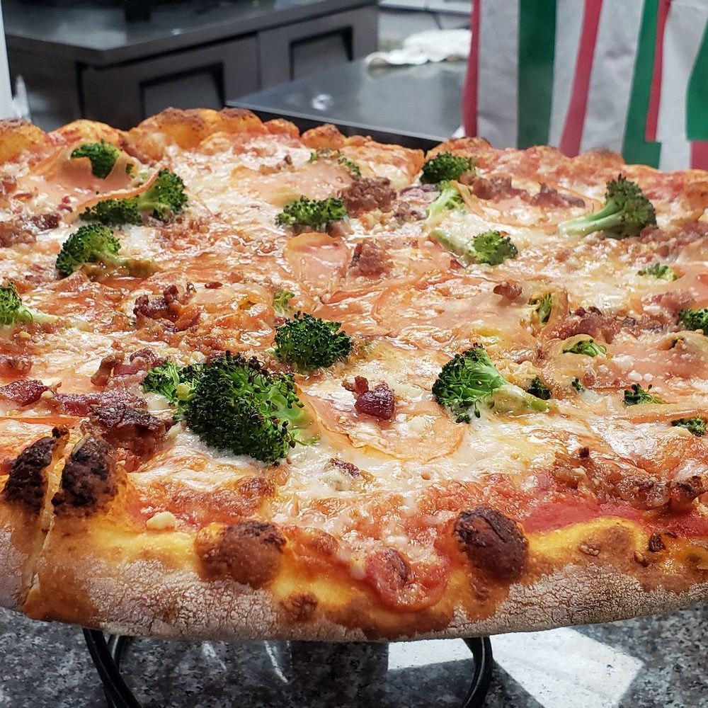 Scuotto's Pizza Cafe - Large Bacon, broccoli, garlic, & tomato pizza - Pizza Near Me - Sunrise, Florida Scuotto's Pizza Cafe - Large Bacon, broccoli, garlic, & tomato pizza - Pizza Near Me - Sunrise, Florida