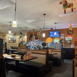 Los Compadres - Dining area