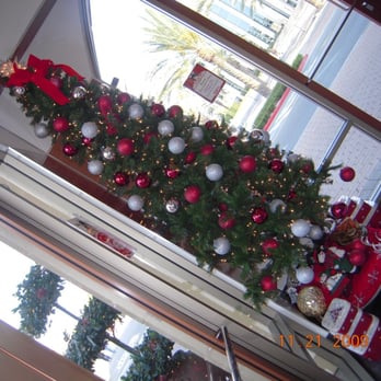 Ruby's Diner - their x'mas tree - Diners Near Me - Commerce, California