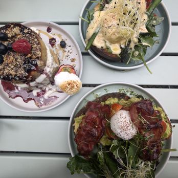 Love at first bite cafe - Love cake, eggs Benedict and avocado toast plates. Very good! - Breakfast & Brunch Near Me - Berlin, BE