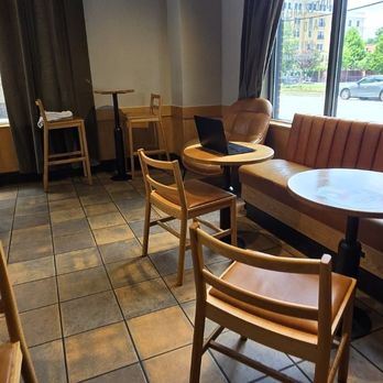 Starbucks - Inside spaces - Coffee & Tea Near Me - Alexandria, Virginia