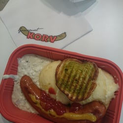 Gourmet Korv Nordstan - En dagens: idag bacon/ostkorv och remouladsås. Snabba kolhydrater commin up!