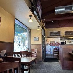 Village Host Pizza & Grill - Neighborhood pizza parlor !