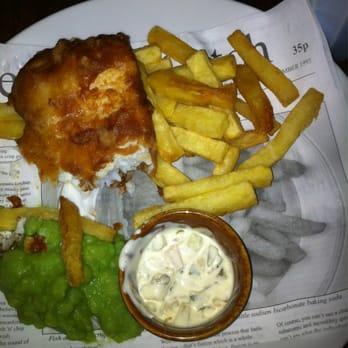 The Narrow by Gordon Ramsay - Ahhh...fish, chips, and mashed peas! - British Near Me - London, XGL