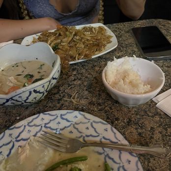 Thai Island - Green curry and pork pad see eew - Thai Near Me - San Diego, California