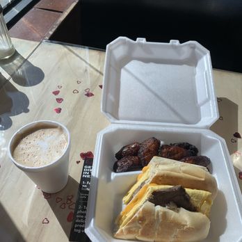 Los Autenticos Cuban Cafe - Breakfast Steak Egg and Cheese Sandwich Maduros Café con leche - Cuban Near Me - Orlando, Florida Los Autenticos Cuban Cafe - Breakfast Steak Egg and Cheese Sandwich Maduros Café con leche - Cuban Near Me - Orlando, Florida