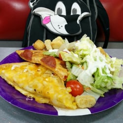 Chuck E. Cheese - Lunch buffet