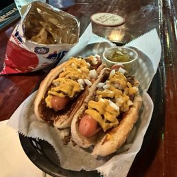 2 chili dogs for $6 wow 2 chili dogs for $6 wow