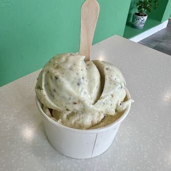Sweet Scoops Homemade Ice Cream - Pistachio and vanilla - Ice Cream & Frozen Yogurt Near Me - Fullerton, California Sweet Scoops Homemade Ice Cream - Pistachio and vanilla - Ice Cream & Frozen Yogurt Near Me - Fullerton, California