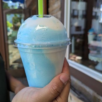 Der Snow Cave - Shaved Ice Near Me - Leavenworth, Washington Der Snow Cave - Shaved Ice Near Me - Leavenworth, Washington