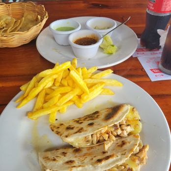 La Parrilla - Chicken quesadillas - Mexican Near Me - Cancún, ROO La Parrilla - Chicken quesadillas - Mexican Near Me - Cancún, ROO