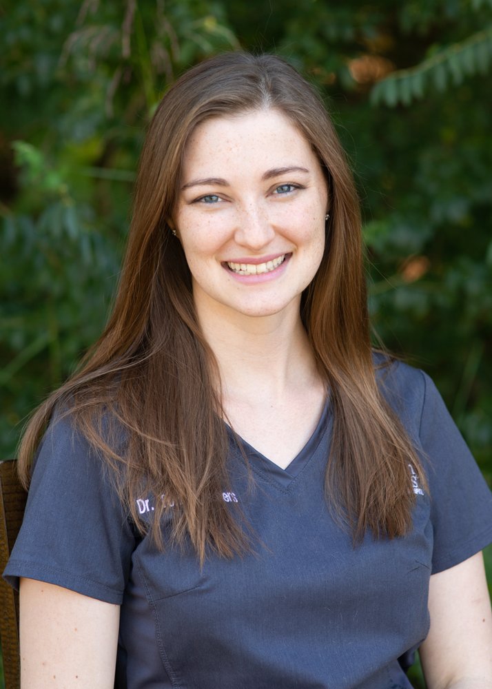 HEALTHY PAWS ANIMAL HOSPITAL 197 Photos Veterinarians 1830 E Broadway Ave, Gladewater, TX