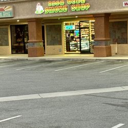 Issa vibe smoke shop - Entrance to the best smoke shop around