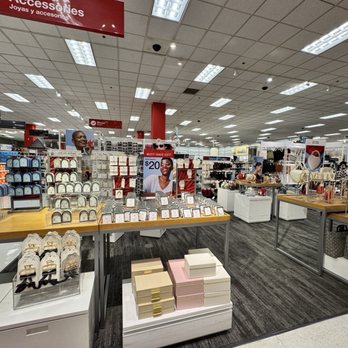 Target - Department Stores Near Me - Pasadena, California