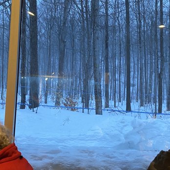 Cabane d'à Côté - Snow was just starting as we got there such a lovely view in the storm - Sugar Shacks Near Me - Mirabel, Quebec