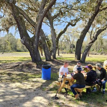 The Grove Shack - seating in the picturesque grove - Seafood Near Me - Melrose, Florida