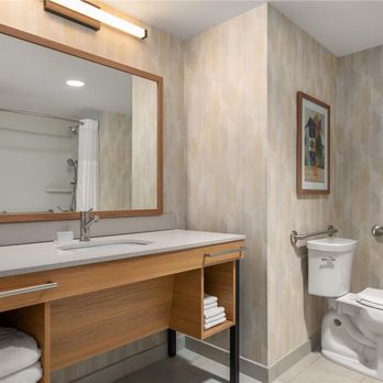 Hampton Inn by Hilton Lawrenceburg - Guest room bath - Hotels Near Me - Lawrenceburg, Tennessee Hampton Inn by Hilton Lawrenceburg - Guest room bath - Hotels Near Me - Lawrenceburg, Tennessee