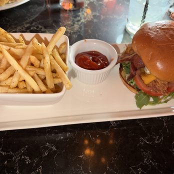 Six Seven Five Lounge - Fried chicken sandwich - Lounges Near Me - Inglewood, California Six Seven Five Lounge - Fried chicken sandwich - Lounges Near Me - Inglewood, California