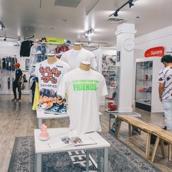 Ten Toes Tulsa - Off white, Travis Scott, Jordan, Yeezy, Supreme, Bape