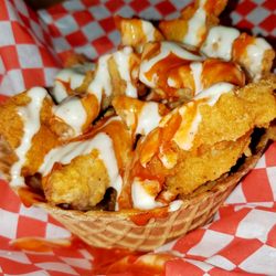 Sarah's Triple S - Chicken bites in waffle bowl