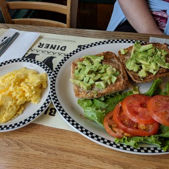 Black Bear Diner Willows - This is their avocado toast... Took 38 min to serve it and the avocado wasn't even ripe yet... Sigh... - American Near Me - Willows, California