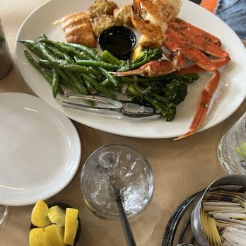 Captain James Crab House - Seafood platter with steamed vegetables. - Seafood Near Me - Baltimore, Maryland
