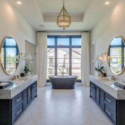 CaliHome - Double Bathroom in White & Blue