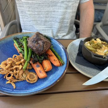 Park Distillery - Campfire beef tenderloin with Mac and cheese. Veggies cold and steak overcooked - Canadian (New) Near Me - Banff, Alberta Park Distillery - Campfire beef tenderloin with Mac and cheese. Veggies cold and steak overcooked - Canadian (New) Near Me - Banff, Alberta