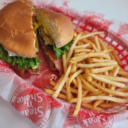 Steak ’n Shake - Basic burger and fries