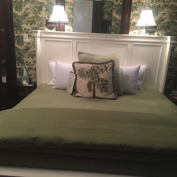 Azalea Inn and Villas - A wonderfully comfortable bed - Bed & Breakfast Near Me - Savannah, Georgia Azalea Inn and Villas - A wonderfully comfortable bed - Bed & Breakfast Near Me - Savannah, Georgia