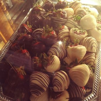Lulu's Chocolate Bar - Chocolate covered strawberries - Desserts Near Me - Savannah, Georgia Lulu's Chocolate Bar - Chocolate covered strawberries - Desserts Near Me - Savannah, Georgia