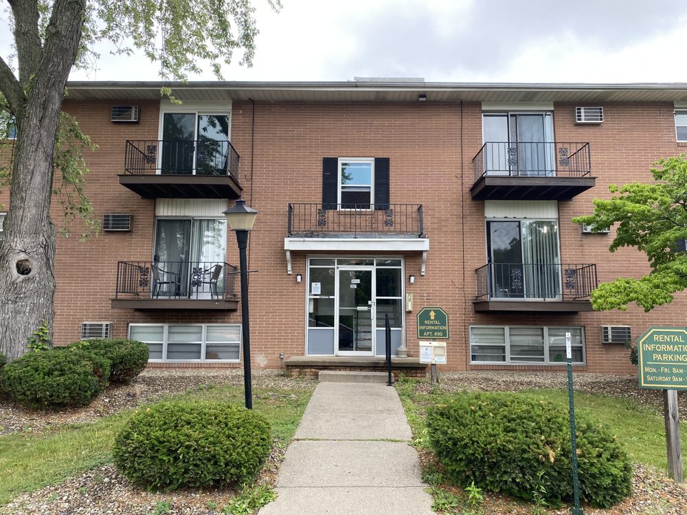 PARK PLAZA APTS Updated July 2024 2821 Parkman Rd NW, Warren, Ohio