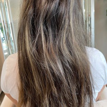 Mango Blow Dry Bar - The layers, I didn't request it, because it makes my hair wired and the professional did - Hair Salons Near Me - Orlando, Florida Mango Blow Dry Bar - The layers, I didn't request it, because it makes my hair wired and the professional did - Hair Salons Near Me - Orlando, Florida