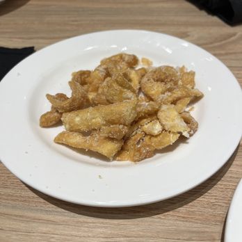 White Peony - Free starters sugared wontons - Chinese Near Me - Tracy, California